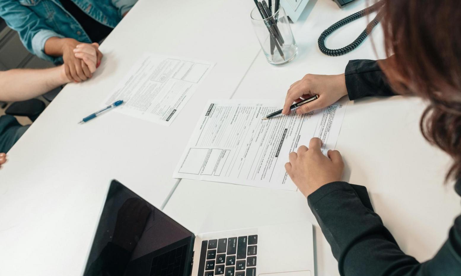 Uzaktan öğrenme ortamında çalışan öğrenci